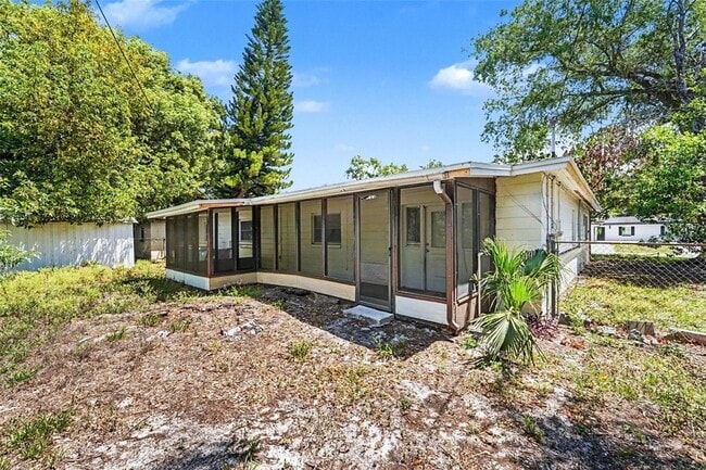 Building Photo - 14706 Carnation Dr