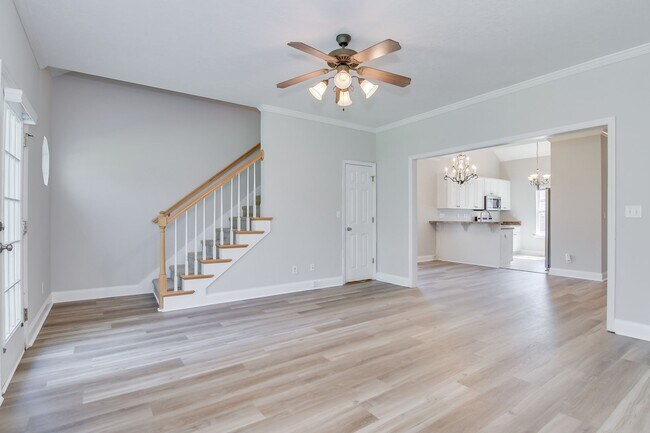 Building Photo - 3 Bedroom 2.5 Bath Townhouse