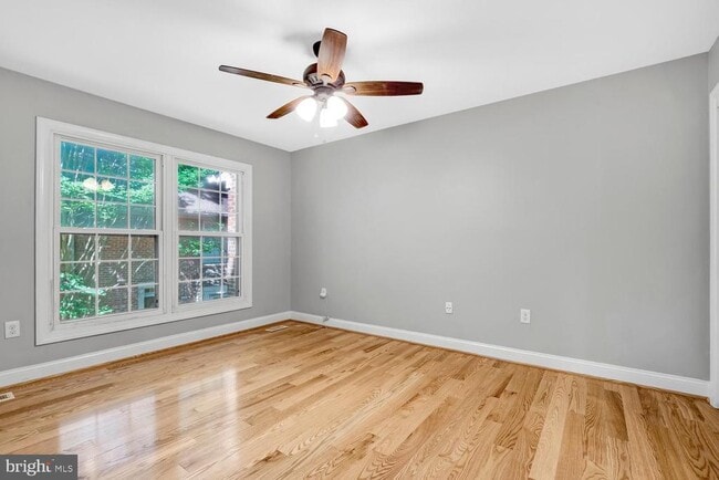 Building Photo - 2540 S Walter Reed Dr
