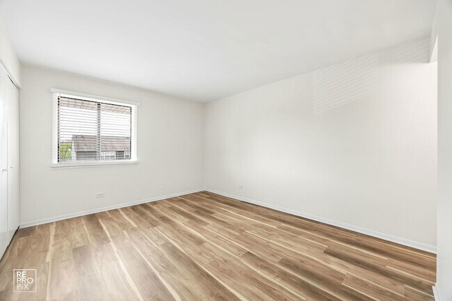 Building Photo - 210 Fountainview Ln