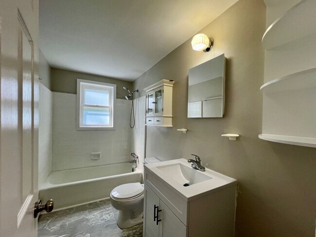 Building Photo - Pet-Friendly Fry's Spring Apartment