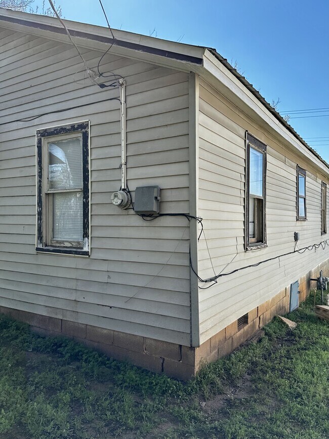 Building Photo - 602 W Oklahoma Ave