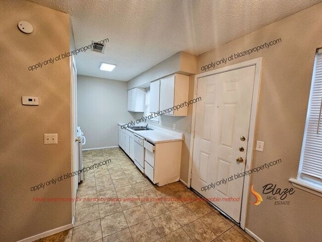 Building Photo - Spacious Two Bedroom