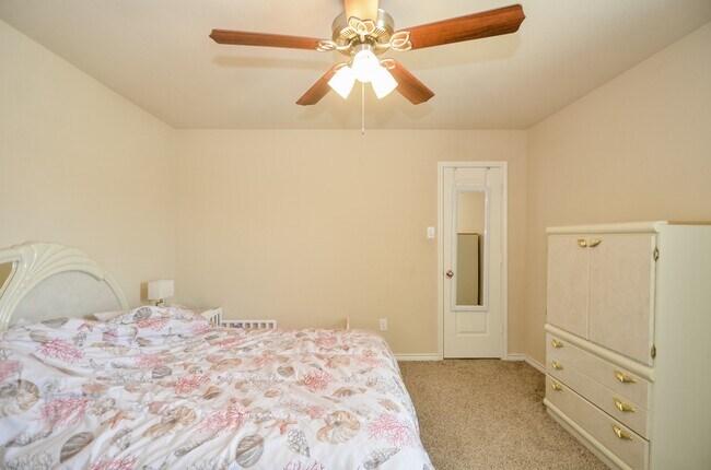 Building Photo - 9426 Barton Crossing Ln