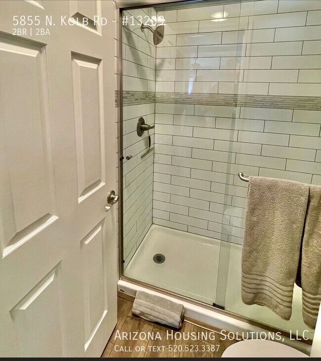 Building Photo - 5855 N Kolb Rd