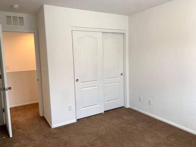 Building Photo - 7752 Broadloom Ct