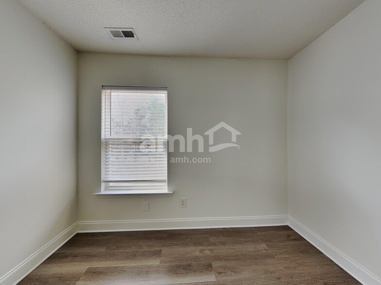 Building Photo - 6017 Namozine Ct