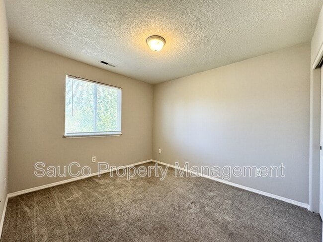 Building Photo - 1583 NE Jessica Loop