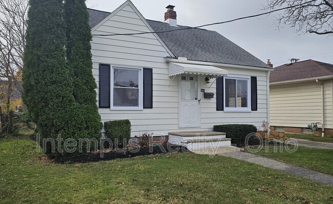 Building Photo - 360 E 326th St