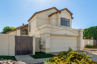 Building Photo - 501 E Topeka Dr