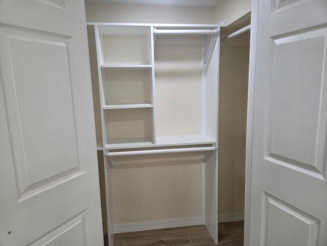 Building Photo - 914 Heights Blvd