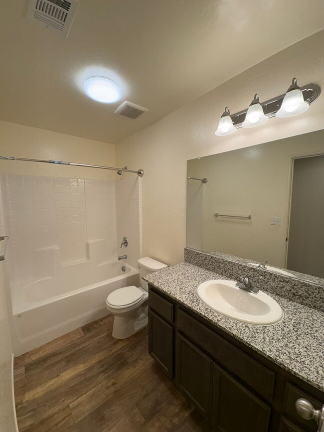 Building Photo - Beautiful Visalia Home Available Now!