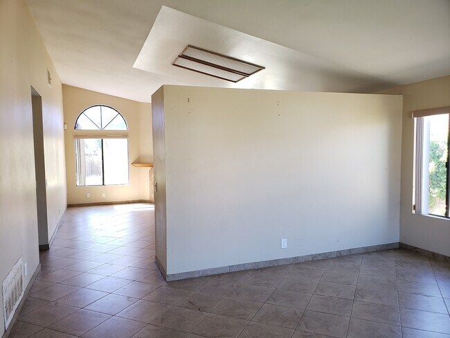 Building Photo - Beautiful home in great neighborhood!