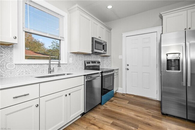 Building Photo - 229 Woodview Ave