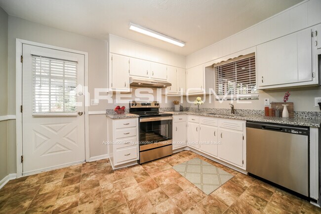 Building Photo - 8088 Picadilly Ct