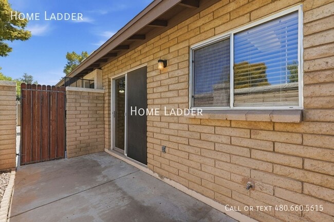 Building Photo - 1021 W Laguna Dr