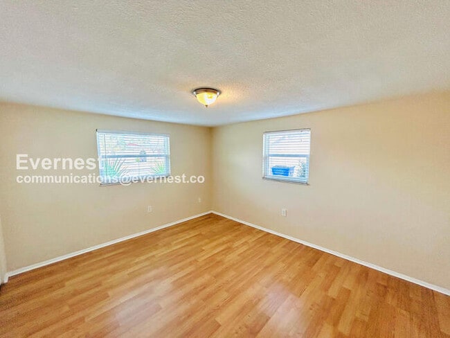 Building Photo - 1126 Normandy Blvd