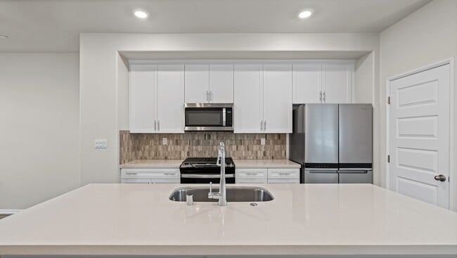 Building Photo - 40509 Melrose Dr