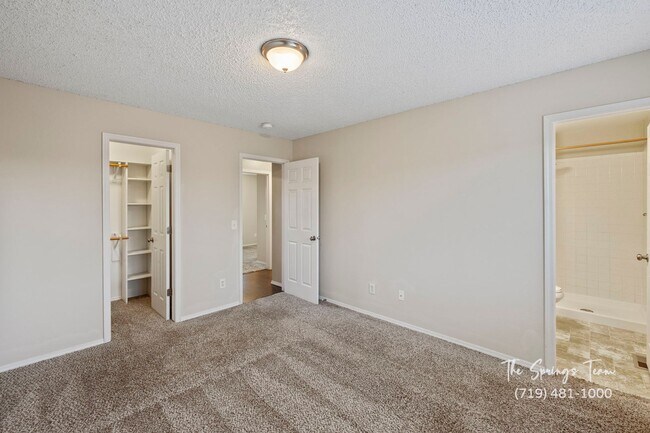 Building Photo - COUNTRYSIDE 3BD/2BA in FOUNTAIN - Security Deposit Waiver Available