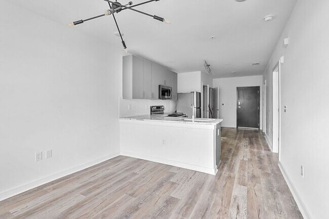 Building Photo - 525 Parkway Dr NE