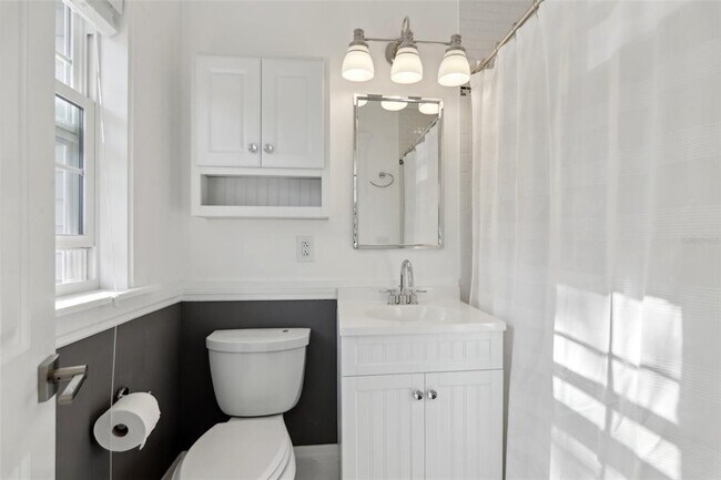 Building Photo - 157 9th Ave N