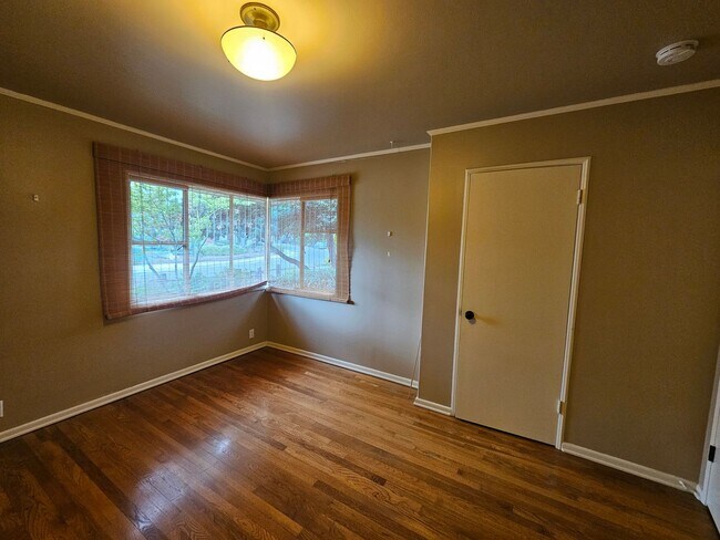 Building Photo - Stunning 5 Bed 3 Bath Naglee Park Home With Scenic Views