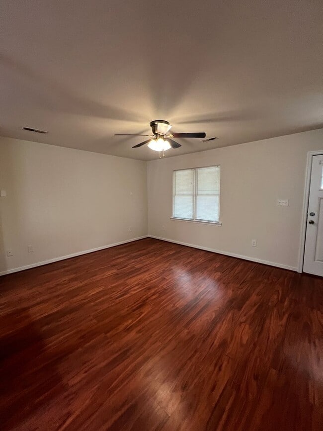 Building Photo - 1111 Tabb Ave