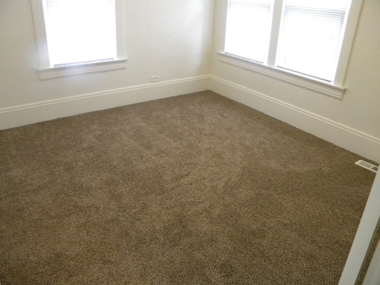 Building Photo - Adorable home with nice amenities!  yard, carport, Walk to shops & Bus!