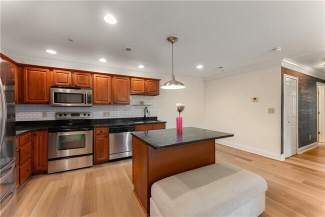 Building Photo - 304 Madison Ct