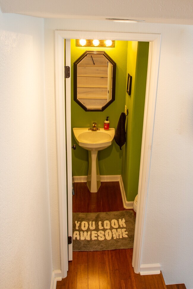 Building Photo - 593 Sweet Pea Pl