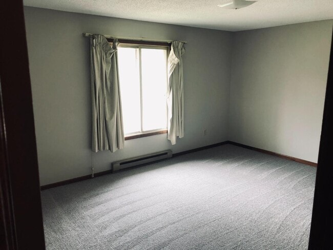 Building Photo - 469 Gibbs St S