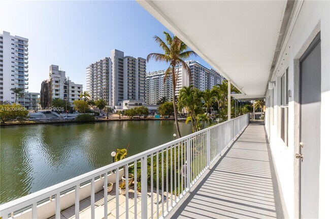 Building Photo - 2445 Lake Pancoast Dr