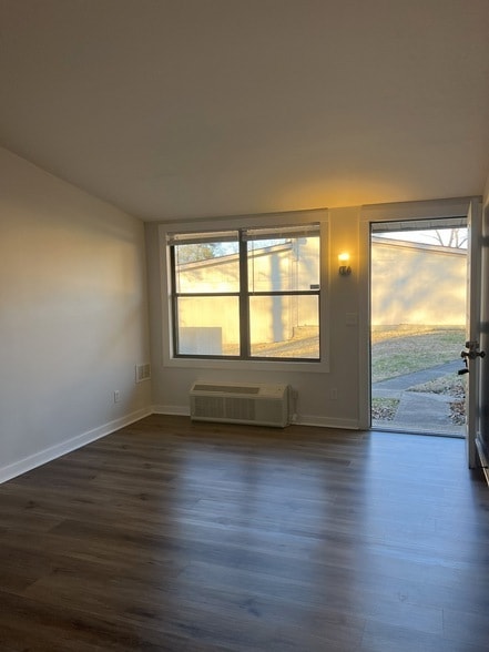 Building Photo - 2421 Madison St