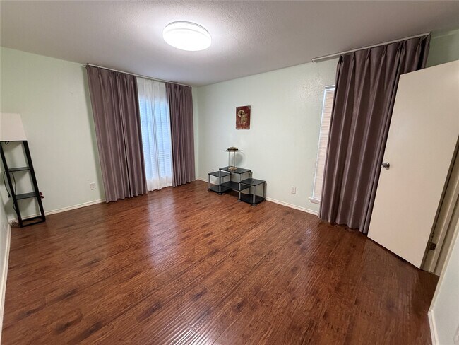Building Photo - 6602 Harbor Town Dr