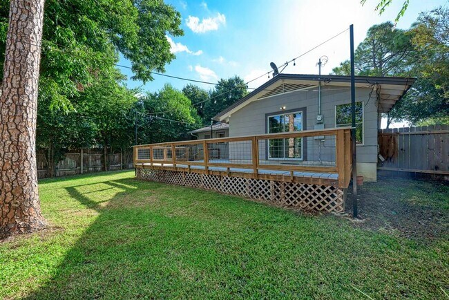 Building Photo - 2508 East Side Dr