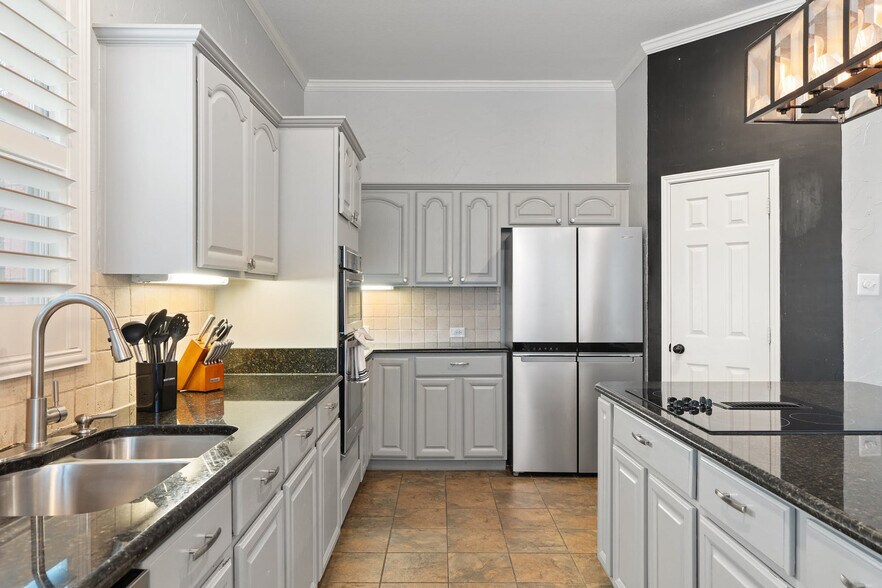 Building Photo - 3209 Normandy Dr