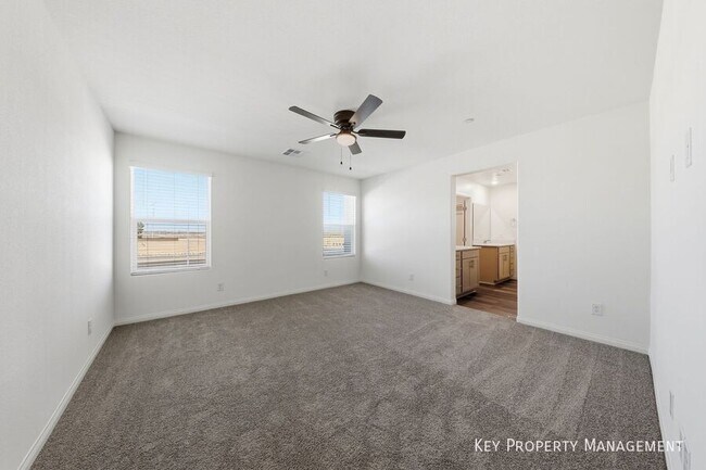 Building Photo - 530 Red Lovebird Ave