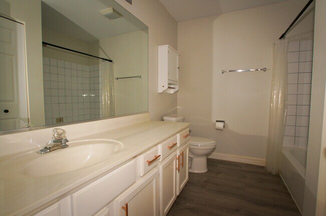 Building Photo - 1415 Wesley Ct