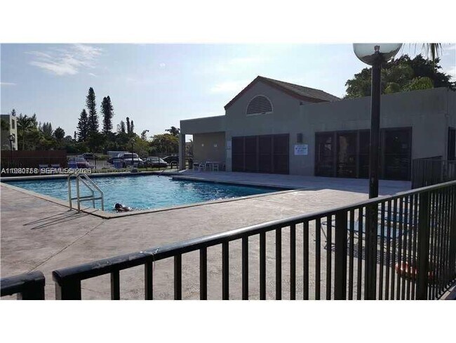 Building Photo - 216 Lake Pointe Dr