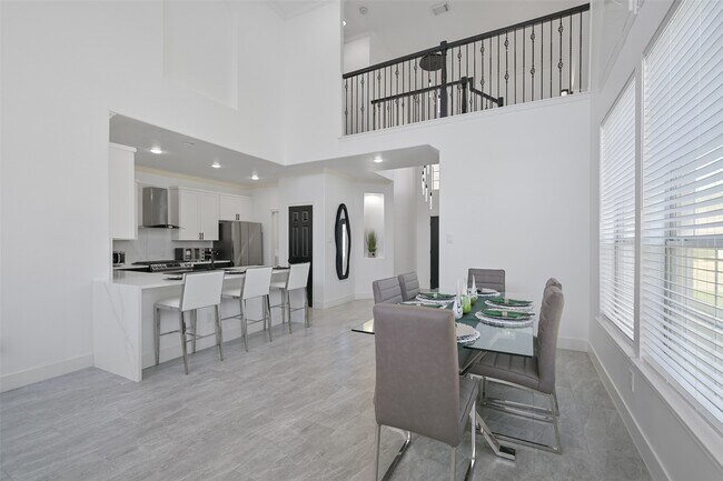 Building Photo - 2007 Que Manor Dr