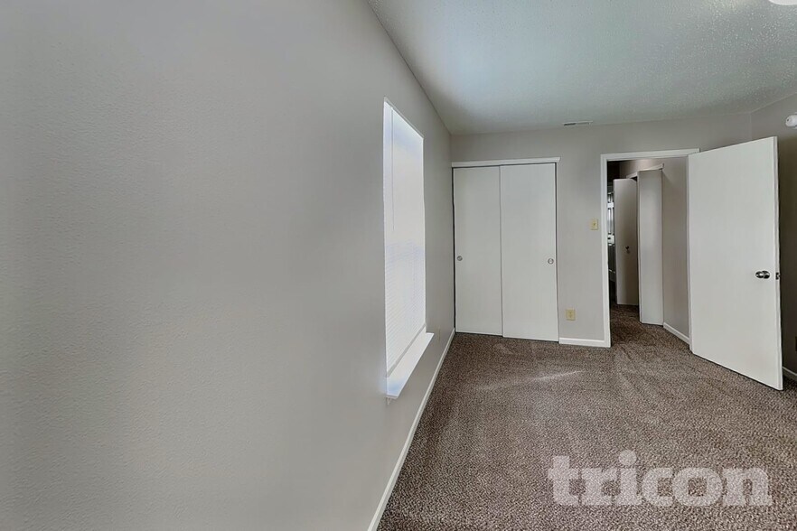 Building Photo - 746 Streamside Dr