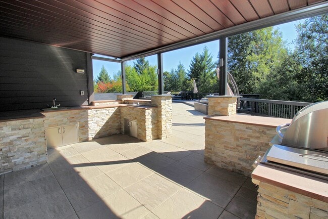Building Photo - 3131 NW Luray Terrace