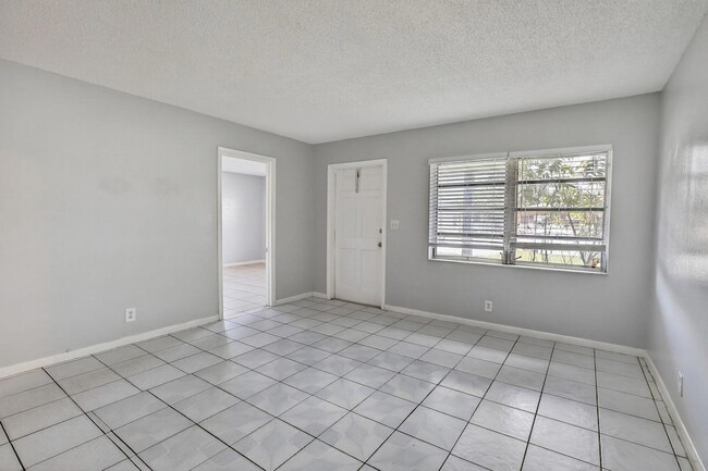 Building Photo - 1490 NW 20th St
