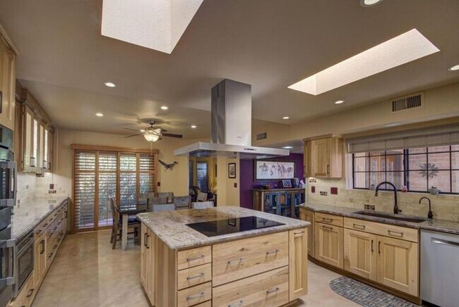 Building Photo - 4380 N Camino De Carrillo