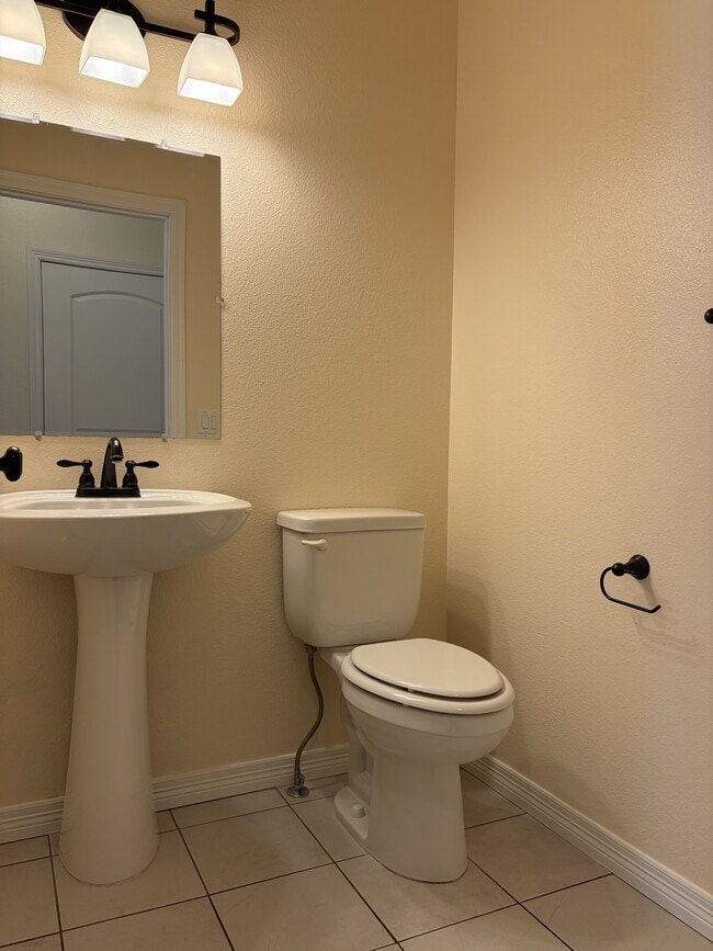 Building Photo - 4221 Chippewa Dr
