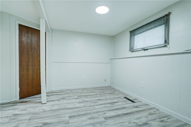Building Photo - 2233 Clifford Ave