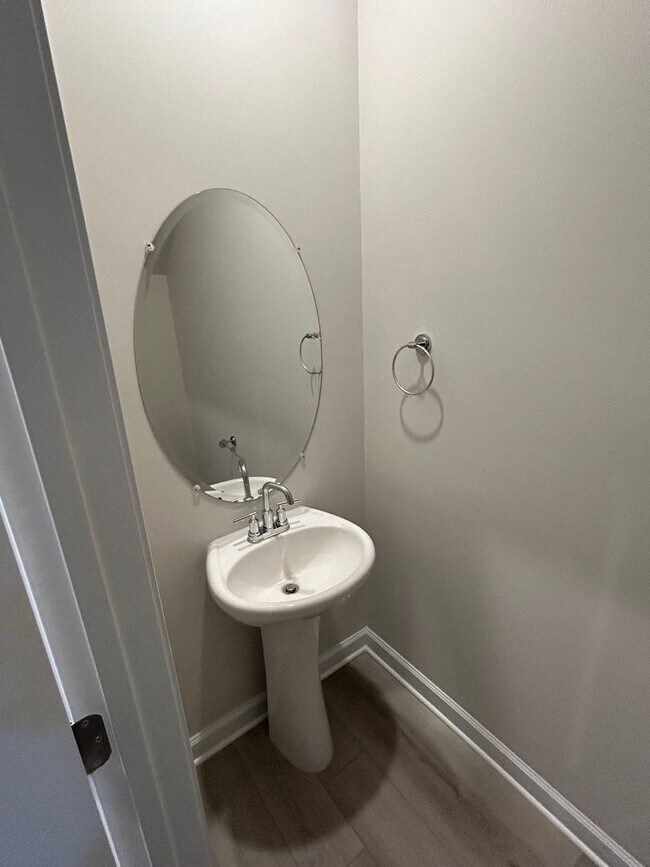 Building Photo - 6009 Port Royal St