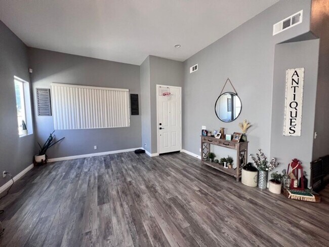 Building Photo - Beautifully upgraded 4 bedroom Murrieta home!