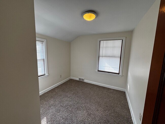 Building Photo - Charming Single Family Home for Rent - Excellent Grove City Location!