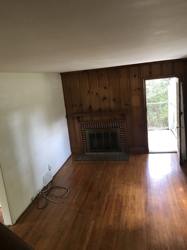 Building Photo - Adorable 4 bdrm/2 bath Home Located on Monument Ave. Near Willow Lawn!